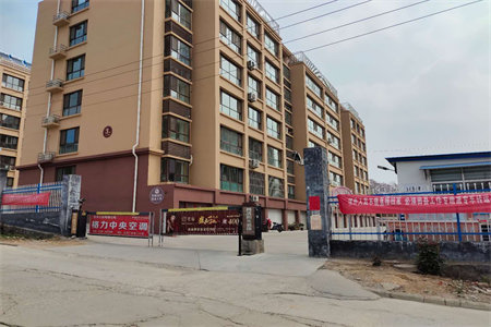 文华佳苑四楼147平三室精装带车位储藏室139万可按揭